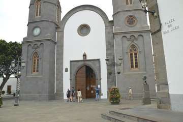 La Basílica de Telde, cerrada al culto para trabajos de fumigación y desinsectación/TA.
